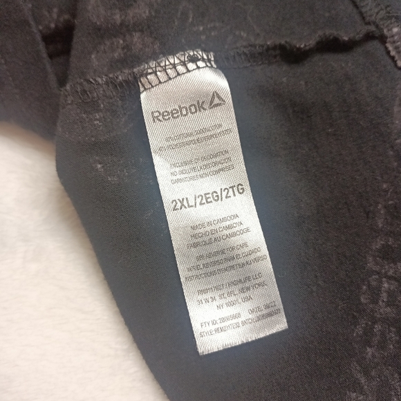 Reebok (Men's) Shirt 🖤 🩶 - Picture 10 of 13